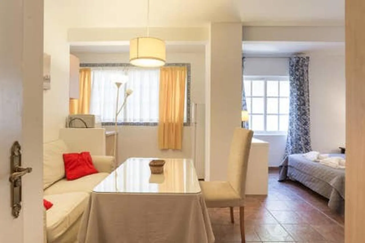 Daire Comfortable Studio In Balneario Beach Málaga